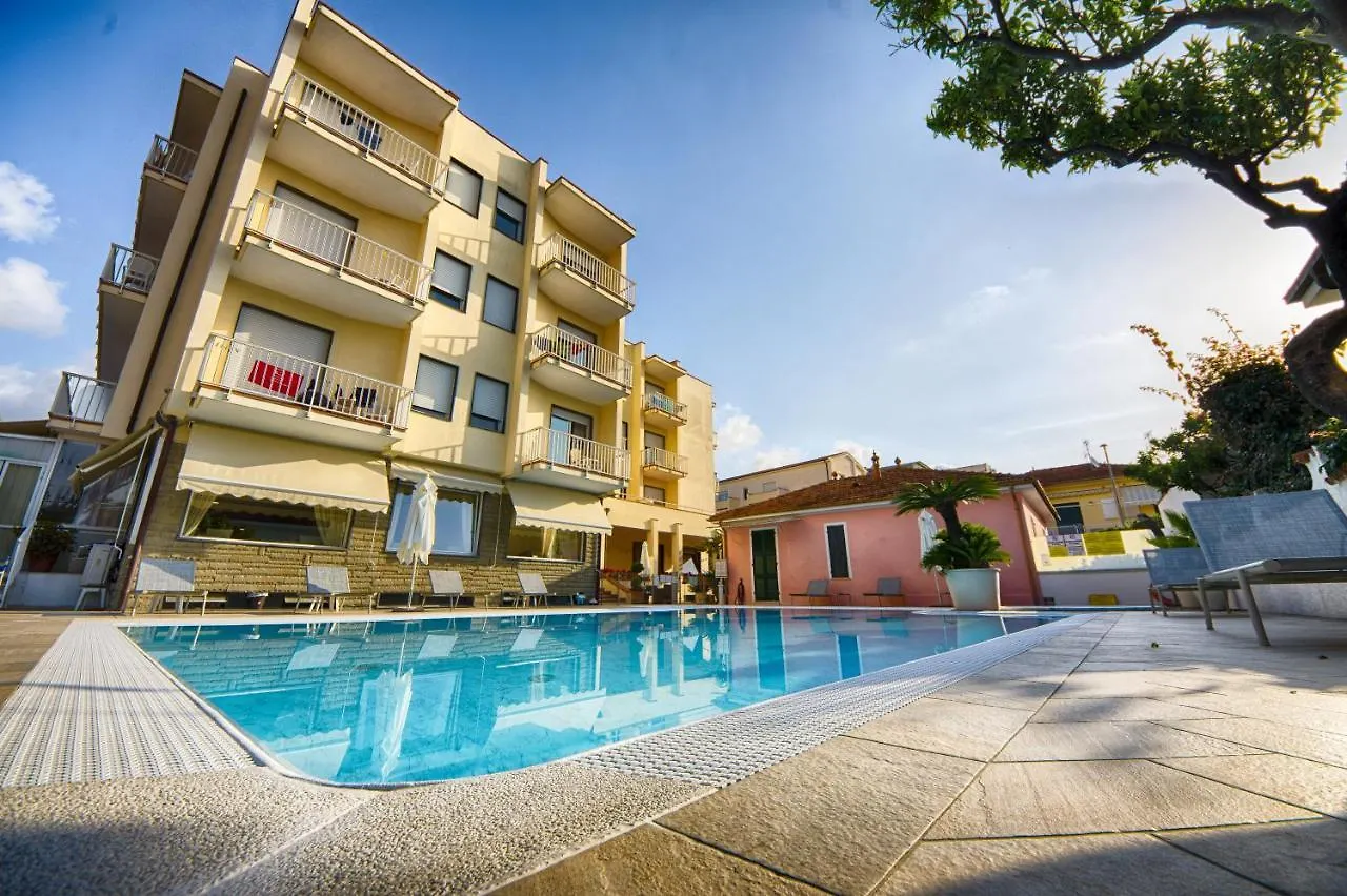 ***  Hotel Splendid Диано-Марина Италия
