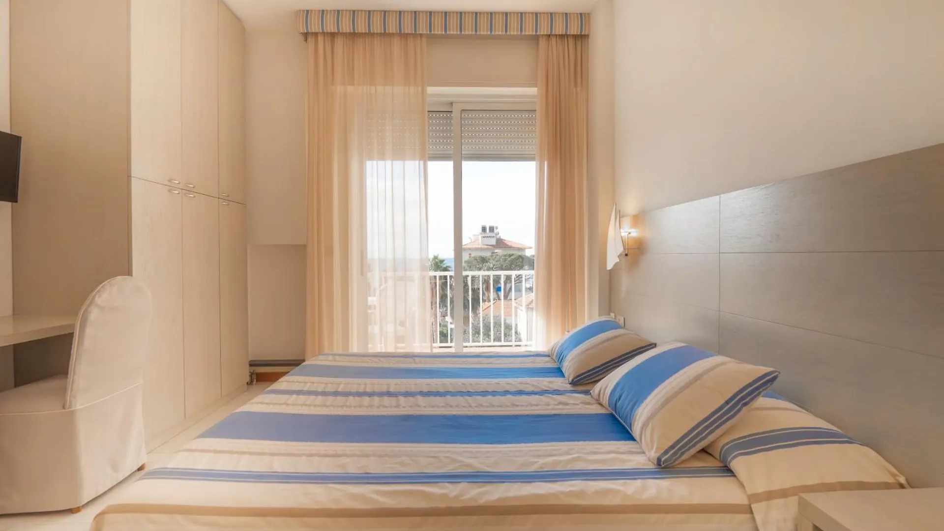 Hotel Splendid Diano Marina 3*,  Italy
